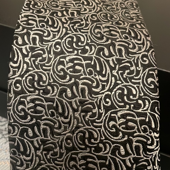 Louis Vuitton Vintage Mens Gorgeous Black & Silver Tie w Box. Mint Condition - Picture 12 of 13